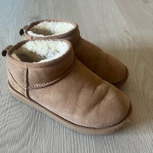 Ugg boots ultra mini size 3